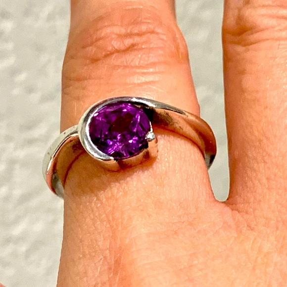 Sterling Silver Ring - Picture 3 of 4